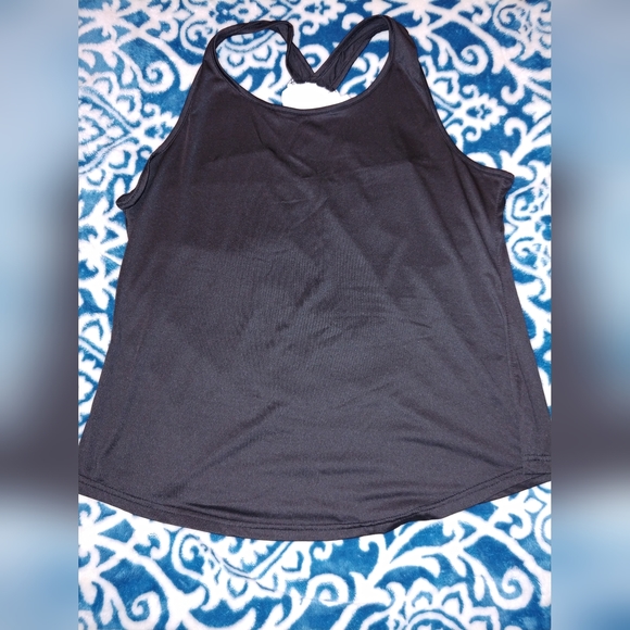 Unknown Brand and size. Looks to be a Med. Skull with guns. - Picture 1 of 2